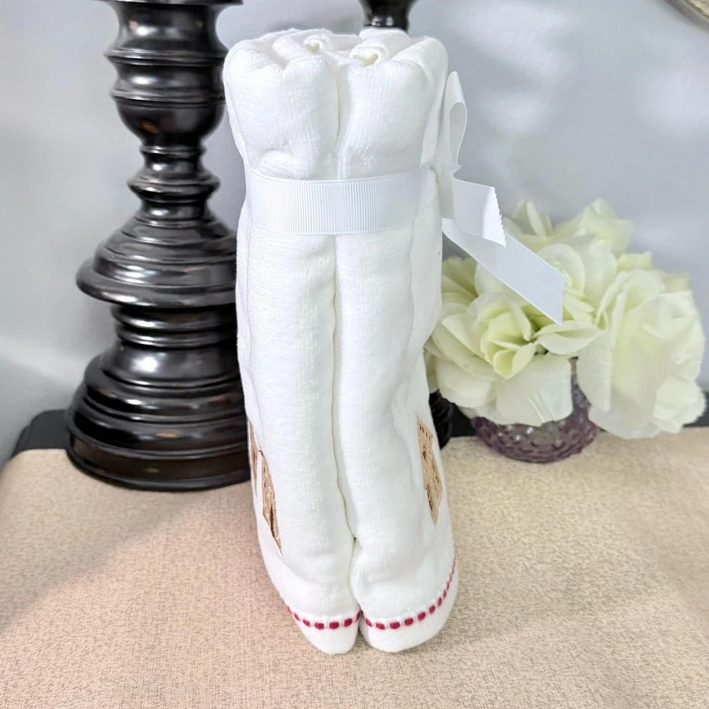 NWT Set of 2 GINGERBREAD HOUSES Hand Towels